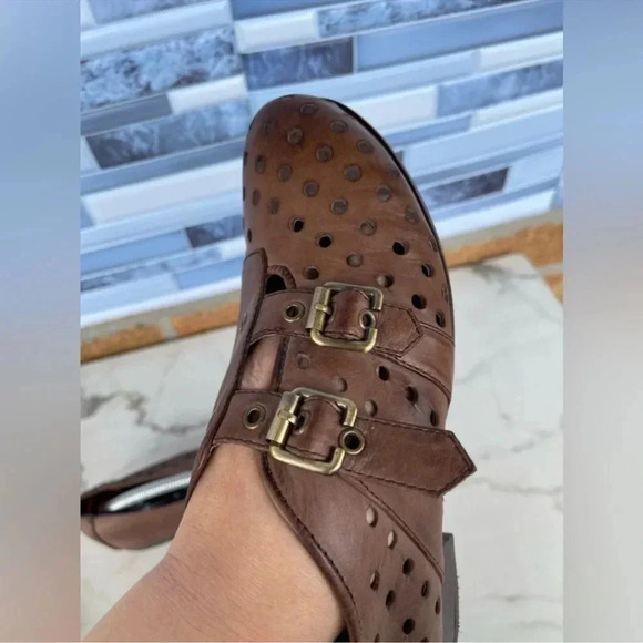 Antelope Brown Peforated Two Buckle Leather
Shoes 39/8.5 - Picture 3 of 7